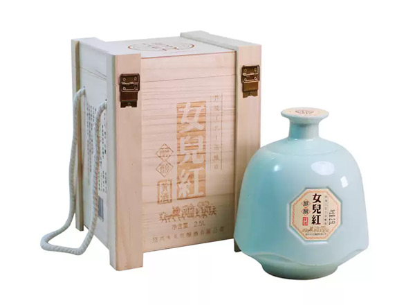 嘉兴回收绍兴女儿红黄酒醇酿花雕酒木质礼盒2.5L坛装黄酒行情价格
